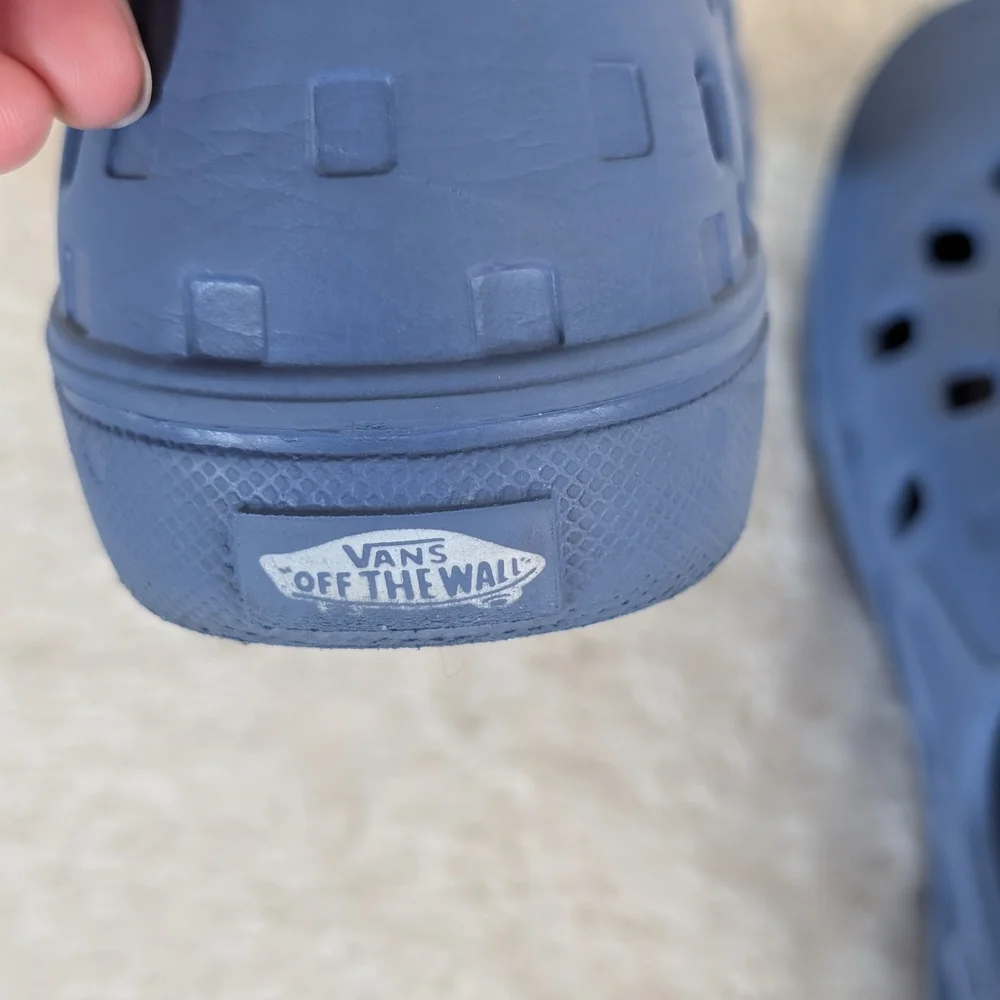Like New: Vans Slip on Trek Shoes Kids 3